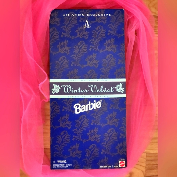 1995 Avon winter velvet barbie - Picture 1 of 3